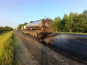 В Кузбассе укладка верхних слоев дорожного покрытия составила 70% от плана